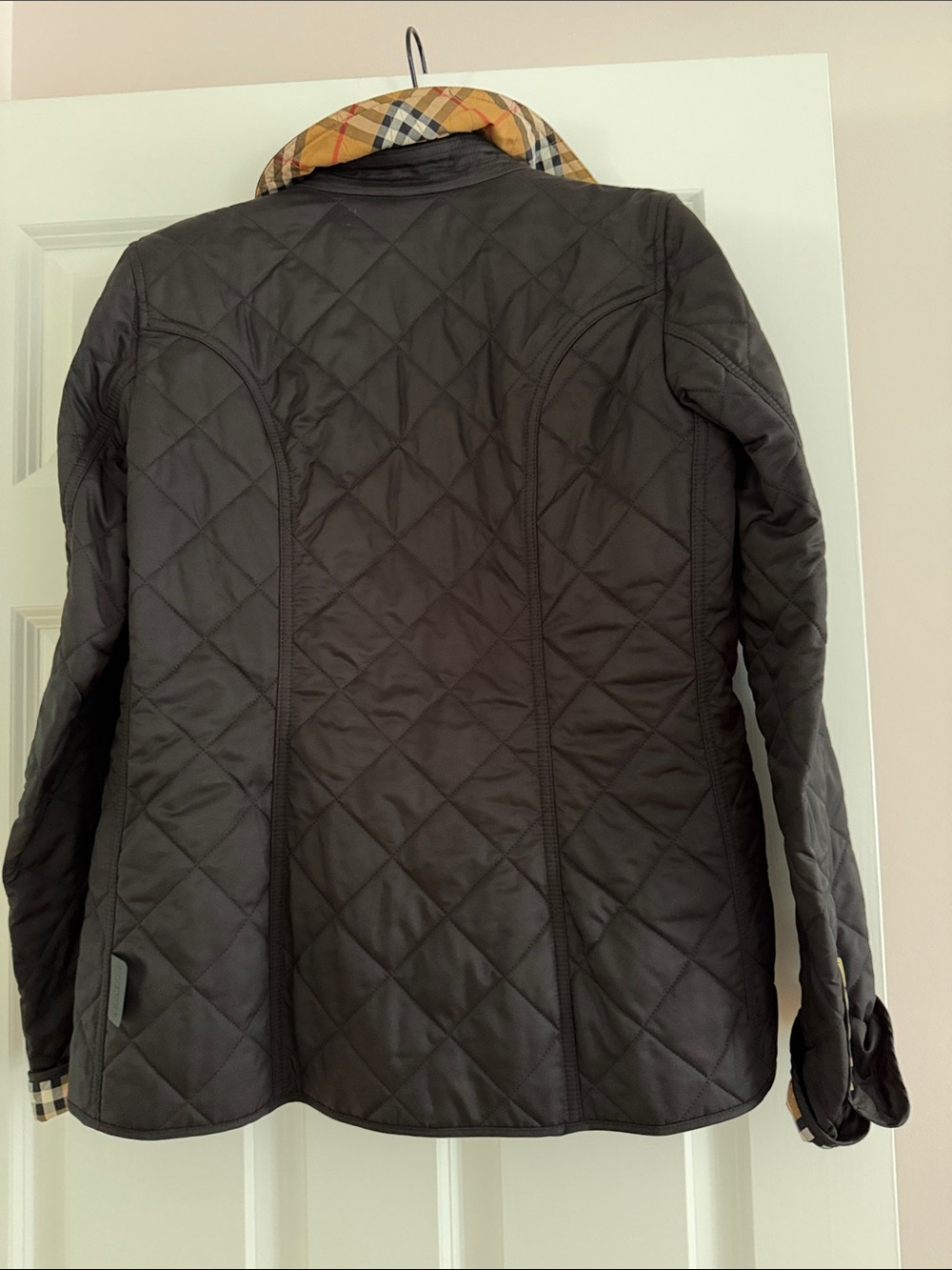 Burberry Black Quilted Jacket with Classic Nova Check Lining - Picture 10 of 11